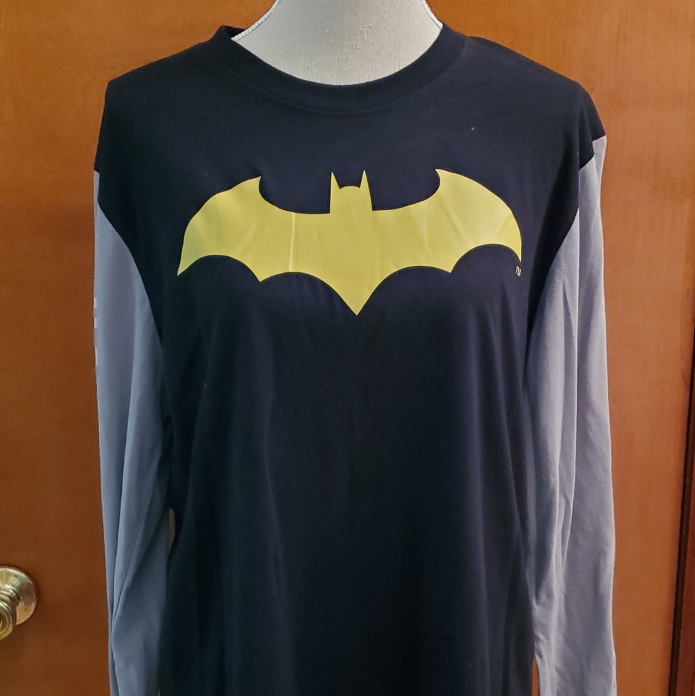 Mens Batman Dark Knight Long-sleeve Shirt size L